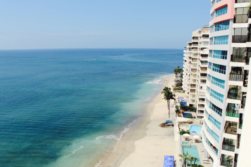 chambre-hote-COLLONGUES-min_beach_ocean_shore_hotel_palm_tree-33726